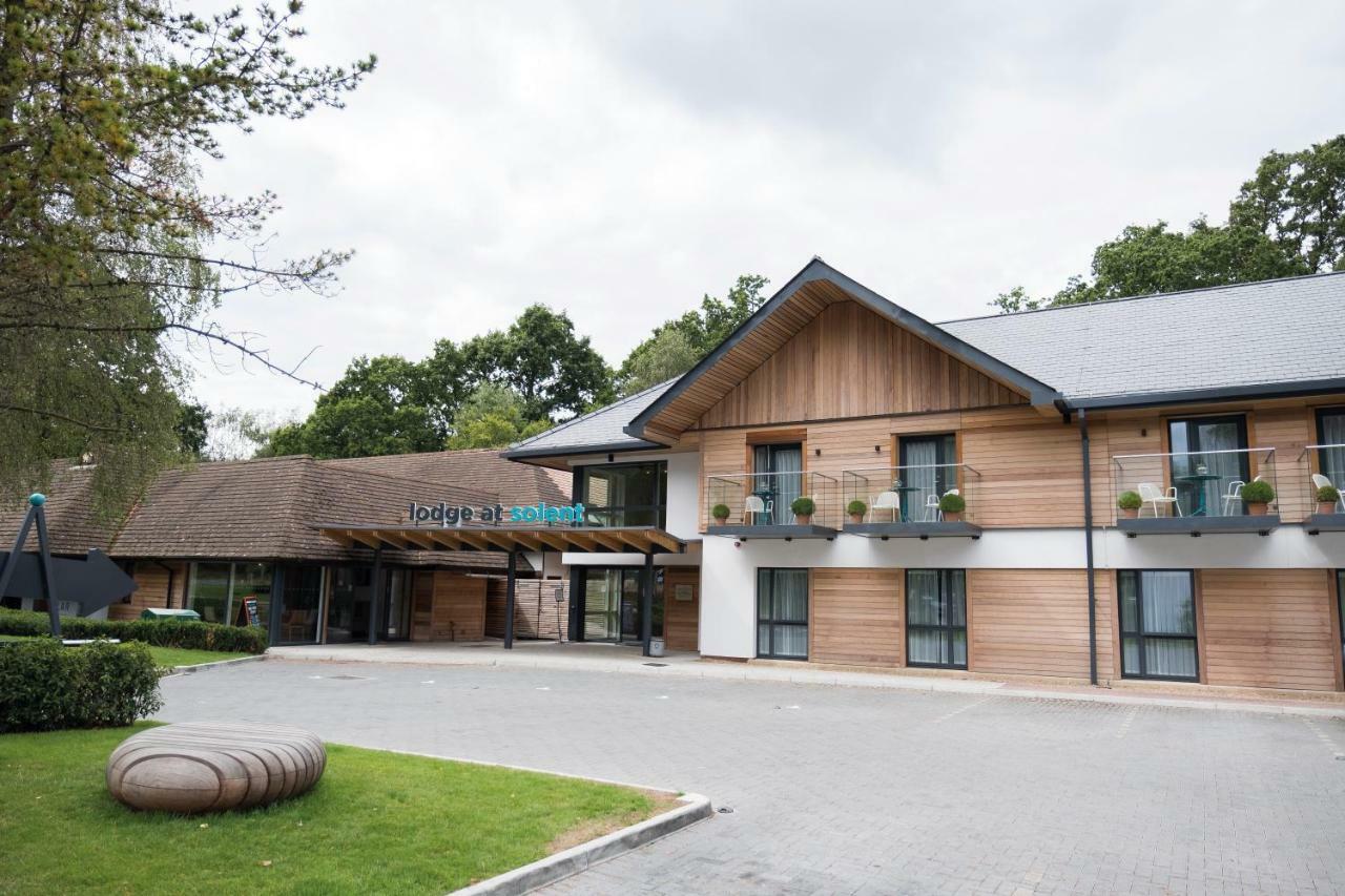 פיירהאם Lodge At Solent מראה חיצוני תמונה
